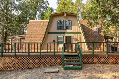 Image de Nouveau! Balsam Cabin près de Bass Lake / Yosemite National Park!