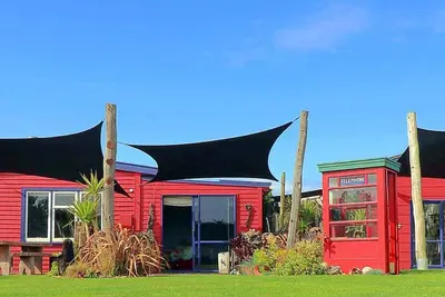 Image de Retraite de Bach rouge au bord de la mer