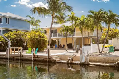 Image de Sunny's Paradise: Discover Waterfront Bliss in Marathon, Dockage, Dog-Friendly, Close to Everything!