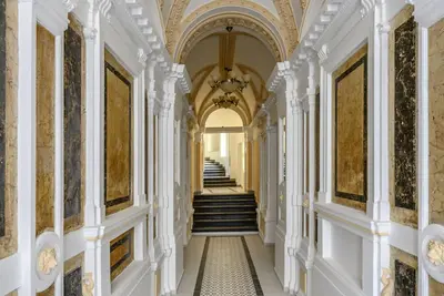 Image de Appartement confortable avec balcon et vue imprenable sur le château et la ville historique de Prague