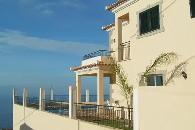 Image de Villa Rueella-3 chambres, piscine terrasse, superbes vues panoramiques et romantiques sur la mer