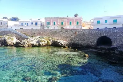 Image de Palazzo Stasi P. T. 30mt beach 2/5 beds, sea front, indoor garden