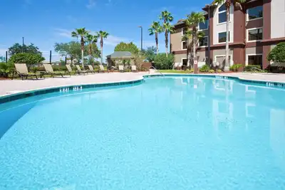 Image de Centre de remise en forme 24h / 24 | 1. 5 miles de l'aéroport international d'Orlando + 25 minutes de Disney World