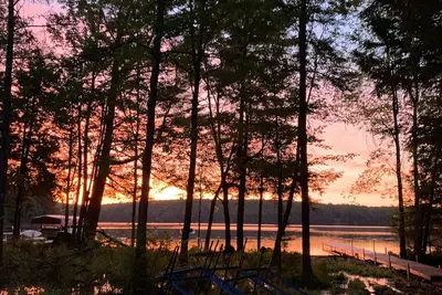 Image de Heavenly Hemlocks Quaint Cabin sur le lac des Quatre-Cantons
