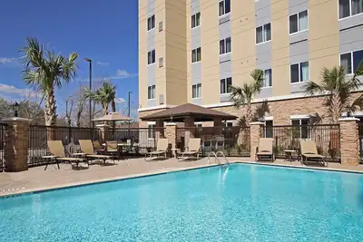 Image de Petit déjeuner gratuit + Centre d'affaires ouvert 24h / 24 + Piscine extérieure | Près de Houston Medical Center