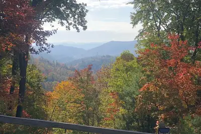 Image de Camping de montagne avec vue sur la crête bleue à Buck Mountain