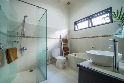 Image de Grande villa privée de 5 chambres à Canggu, à 2 minutes à pied de la plage