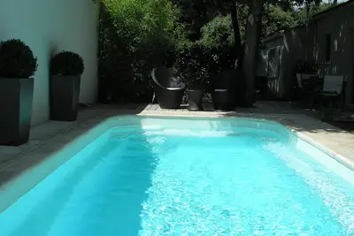 Image de villa avec piscine privée, à 800 m de la plage, 200 m des pistes cyclables