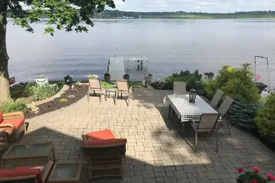 Image de Eagles Nest - Piano contemporain de 3200 pieds carrés au bord du lac - 5 grands lits