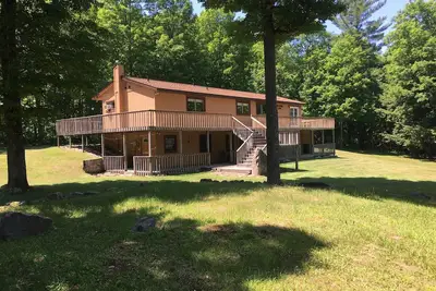 Image de Whitefish Lodge sur les rives de Laughing Whitefish River, 40 acres, très privé