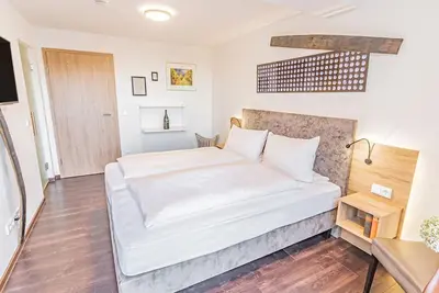 Image de Chambre d'hôtes Guesthouse Barrier-Free - WEINhotel Ayler Kupp