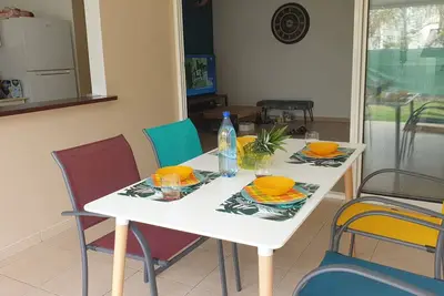 Image de Appartement T2 en rez de jardin avec très grande terrasse ouverte!