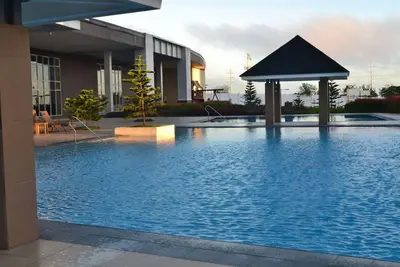 Image de Tagaytay Staycation Condo! w / Netflix, cuisine, commodités (près de Skyranch)