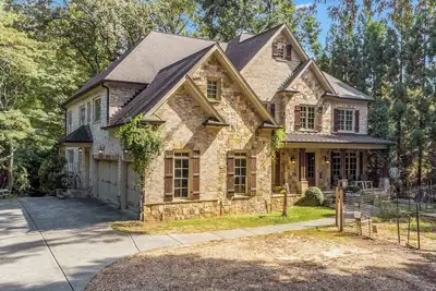 Image de 7 Chambres - Buckhead Atl \"Goat Mansion\" 5 ÉTOILES! Marchez jusqu'au Lenox Mall