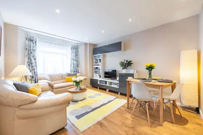 Image de Appartement élégant de 2 chambres: quartier calme, bonnes liaisons de transport