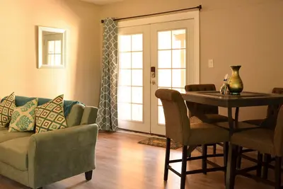 Image de Maison d'hôtes privée située au centre de La et Oc