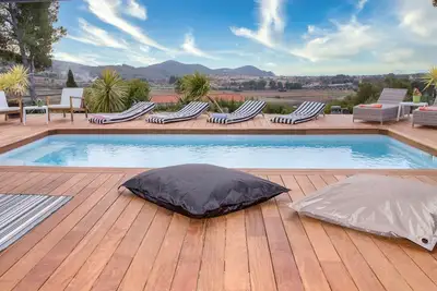 Image de Somptueuse Villa 270m2, 4 chambres, vue panoramique 180° mer et vignes