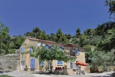 Image de Maison confortable de 3 chambres à.