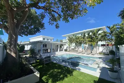 Image de Belle maison au bord de l'eau nouvellement construite