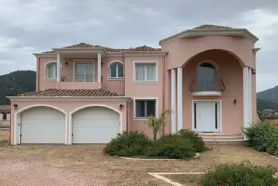 Image de Magnifique Villa Moderne-belles vues-5-10 min. à la plage-wifi-idéal pour les familles