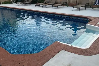 Image de 6 chambres / piscine / cinéma / salle d'entraînement / bain à remous / salle de jeux. Parfait pour les familles nombreuses