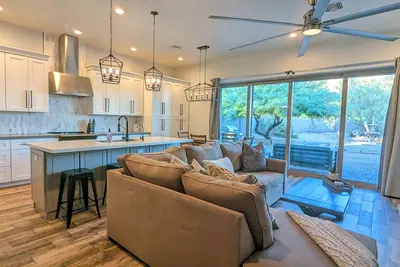 Image de Maison d'hôtes de luxe moderne et personnalisée avec vue sur la montagne