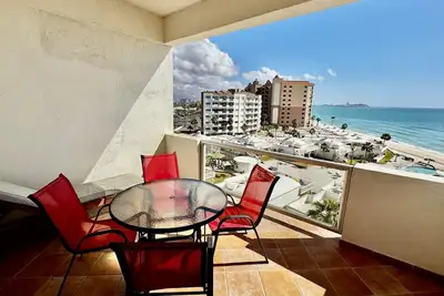 Image de Las Palmas Resort à Sandy Beach: Condo Grande 602