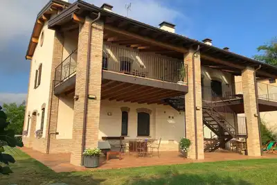Image de Appartement dans immeuble rural rénové, rez-de-chaussée avec jardin patio