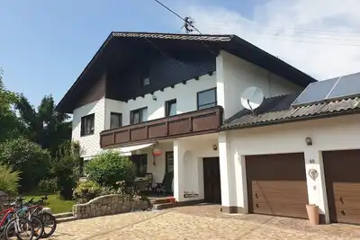 Image de Cet appartement est situé dans les Alpes à côté des pistes de ski et des lacs de montagne.