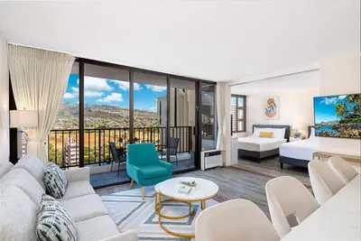 Image de Magnifique condo rénové au 17e étage avec climatisation, Wi-Fi et parking | Courte promenade jusqu'à la plage!