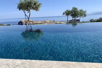 Image de Villa moderne avec piscine, vue mer et montagnes à 600m du centre ville