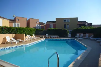 Image de Résidence avec piscine, terrain de tennis et de pétanque