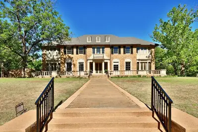 Image de Fulwiler House historique et luxueux près du centre-ville d'Abilene