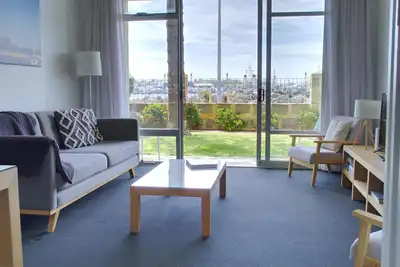 Image de ★ Appartement avec vue sur le port ★ Couchers de soleil magiques 2br Nouvelle Liste