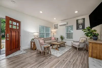 Image de Serenity House-2 Ensuites Walk Silos Restaurants Baylor McLane w/Secure Parking