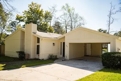 Image de Lakefront Cozy Executive family Home 3 bd/ 2 ba/2 car garage