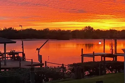 Image de \"Water's Edge\" Belle maison au bord de l'eau à Edgewater, en Floride