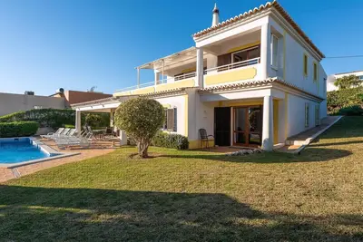 Image de Villa Andrea Une villa familiale moderne située à Cerro de Aguia, à seulement 500 mètres de grands r