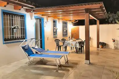 Image de chalet en bord de mer récemment meublé. Faible coût et wifi gratuit.