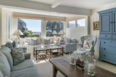 Image de Condominium de trois chambres à distance de marche des plages de Kennebunk