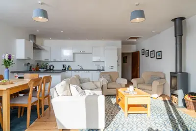 Image de * Nouvelle propriété * Maison 2br près de la plage avec terrasse orientée plein sud et vue sur la mer