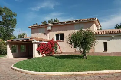 Image de Villa entourée de verdure