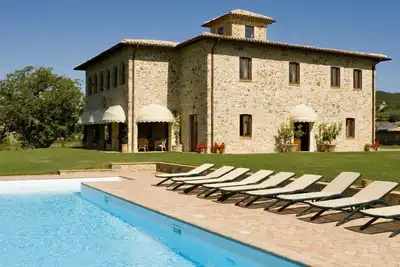 Image de Villa de luxe avec piscine privée et domaine viticole en Ombrie