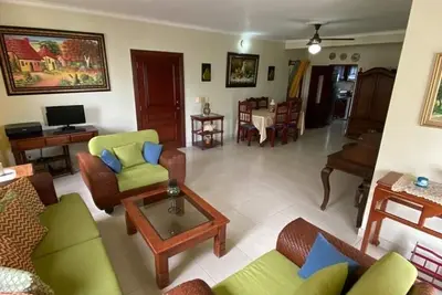 Image de Appartement entier spacieux. Près de tout