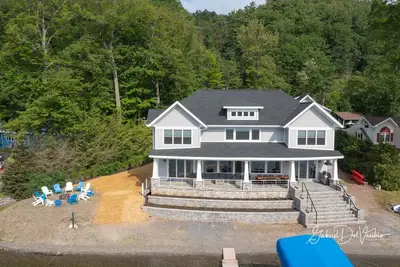 Image de Maison de luxe neuve sur une plage naturelle de 150 pieds