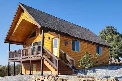 Image de Chalet près du parc national de Yosemite dans les contreforts de la Sierra Nevada