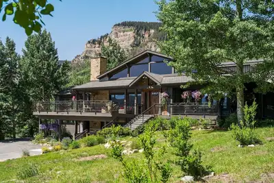 Image de Maison de luxe spacieuse avec vue imprenable, bain à remous privé, 5 min. Ski, Ascenseur, Animaux acceptés