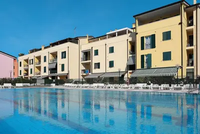 Image de Agréable appartement pour 4 personnes avec climatisation, piscine, Tv, terrasse et parking