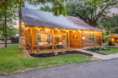 Image de Creek House | Walk to Square + Creek Access