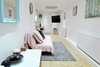 Image de Magnifique Appartement De 2 Chambres RÉNOVÉ Au Coeur De Greenwich